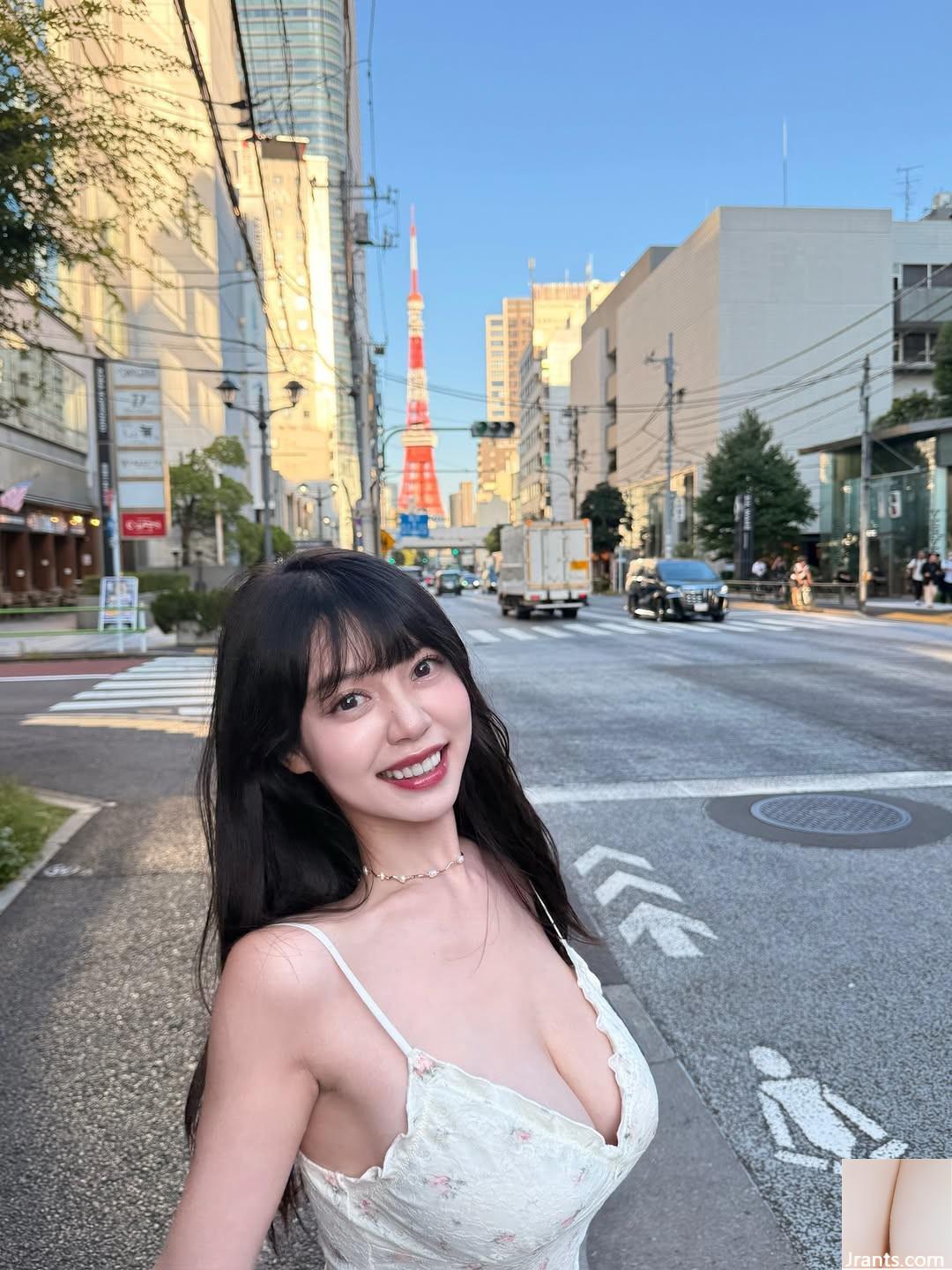 “Huang Yuwen” có một nụ cười ngọt ngào và một rãnh sâu và bộ ngực đẹp (10p)