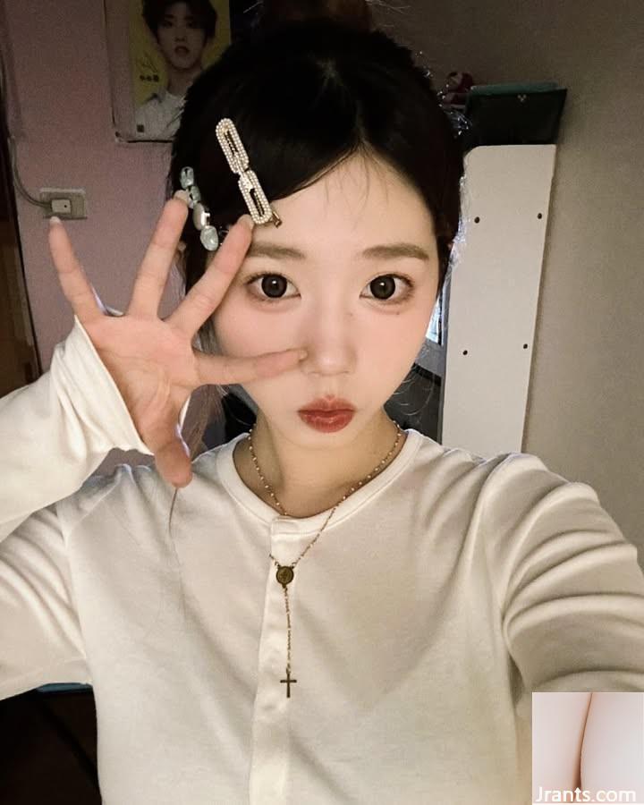 “Zi. Zi Ting” có đôi mắt to và rất dễ thương, ngọt ngào … nụ cười thật duyên dáng (10P) - Ảnh 2