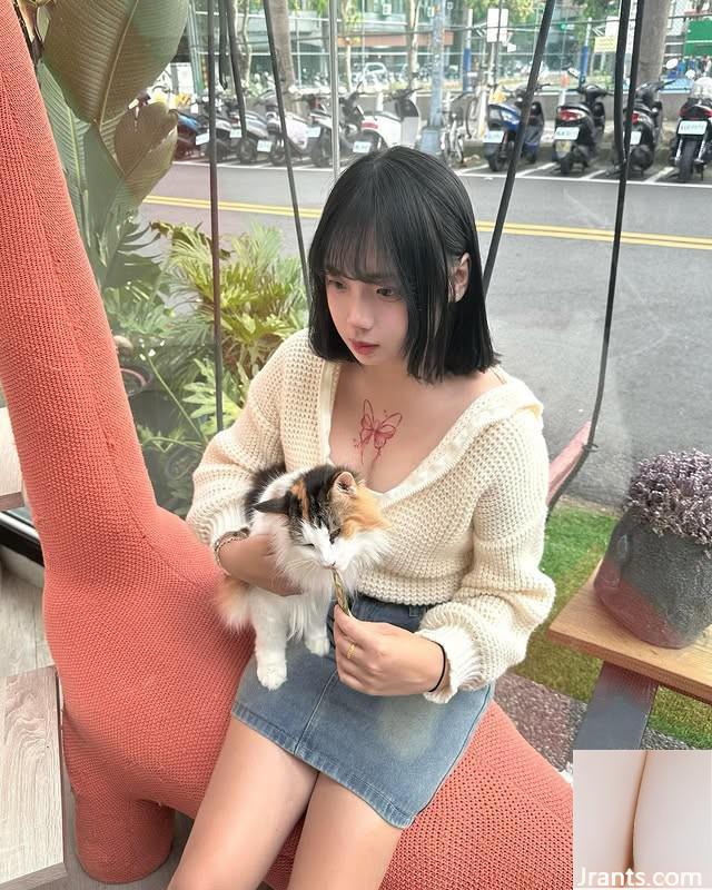 Sexy Stunner “Ice Blueberry Jelly” đầy quyến rũ (10p) - Ảnh 2