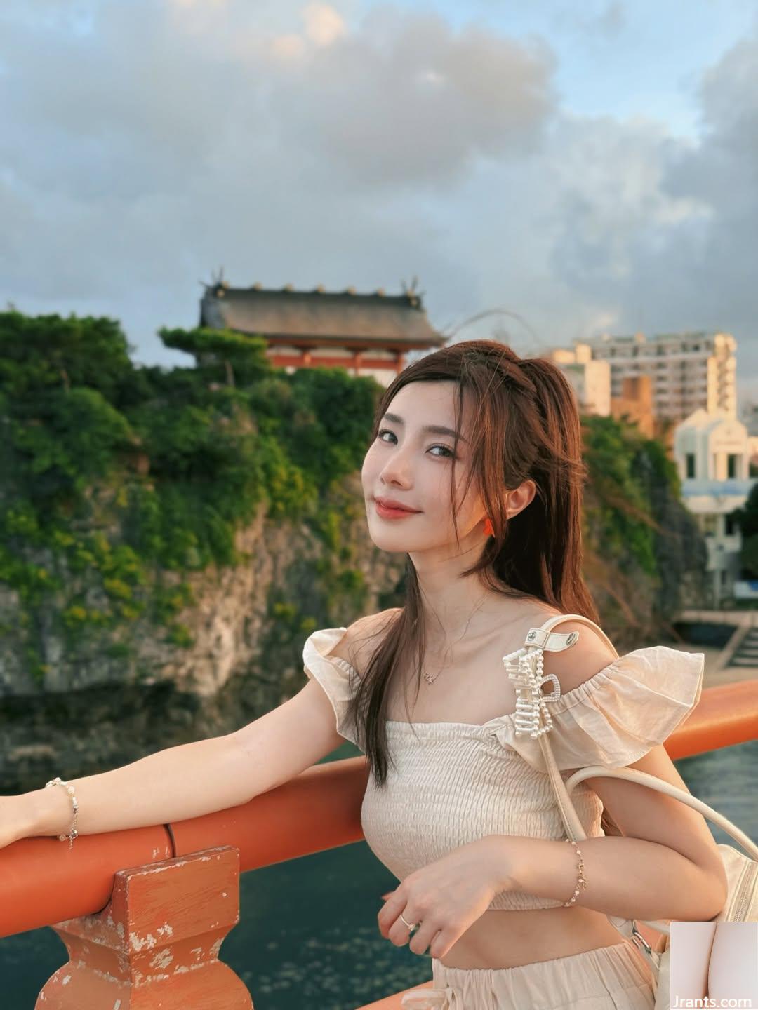 “Zora” có dáng người mảnh khảnh nhưng thân hình cường tráng … Hương trầm hương nồng nàn (10P)