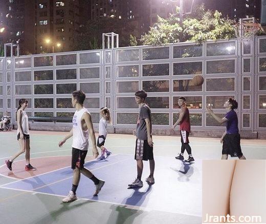 Cô gái ngọt ngào trong môn bóng rổ thích thể thao là một huấn luyện viên rất quyến rũ, tôi muốn chơi bóng rổ! (12p) - Ảnh 4