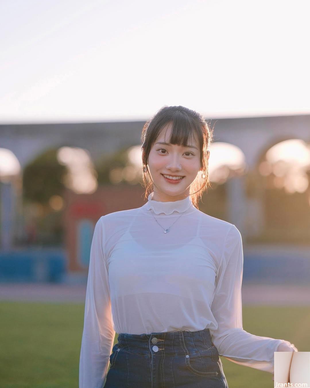 Người đẹp thanh tú “Little Luo Lor” có thân hình bụ bẫm, đẹp đến mức toàn thân bốc mùi (10P)