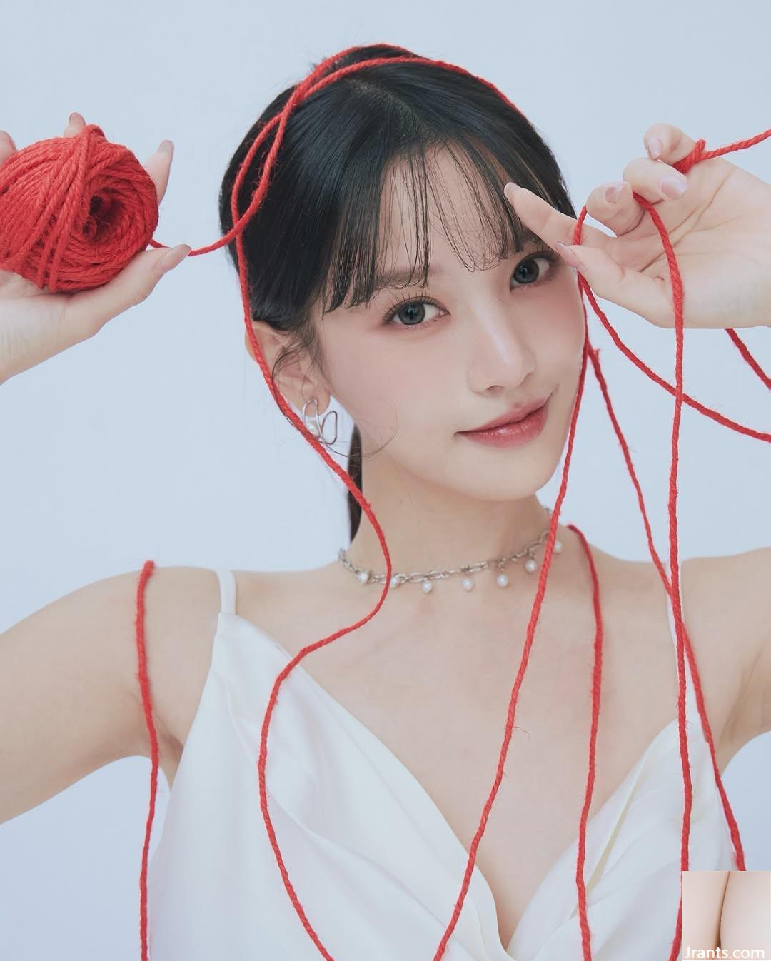 Cô gái xinh đẹp với đôi mắt to “Cai Ruixue” có rãnh sâu trên ngực và bộ ngực to đến mức sắp tràn ra ngoài (10P) - Ảnh 3