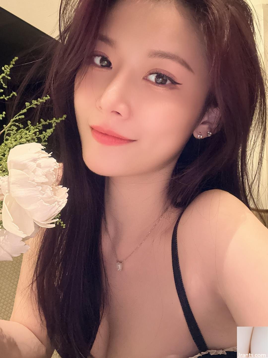 “Carrie Zi Ye” có đôi mắt to ngấn nước và rãnh sâu nóng bỏng, rất quyến rũ (10P) - Ảnh 2