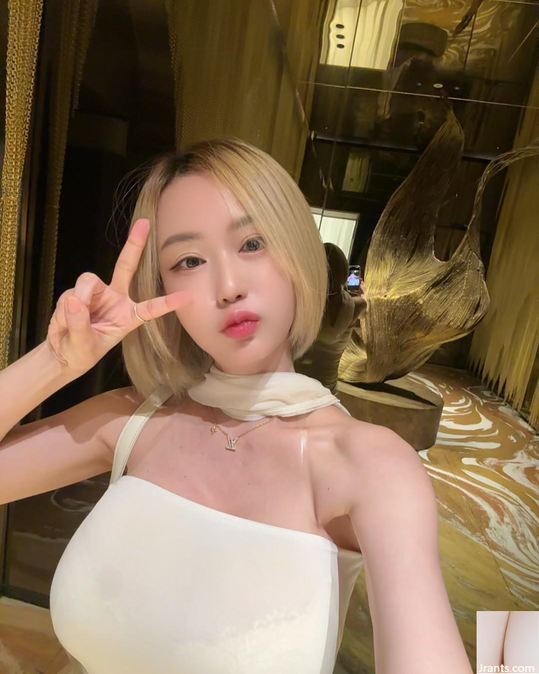 Cô gái tóc vàng “Mewbd” có một cơ thể nóng bỏng đang phình ra phía trước và nghiêng về phía sau (11p)