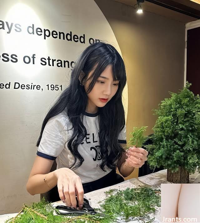 ) Nữ thần xinh đẹp “Lynnlynn” có một nhân vật điên rồ! (10p) - Ảnh 9