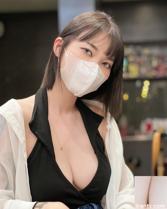 Thể hiện hình dáng đẹp và má uốn cong của bạn. T-won giàu có cho bạn bè khen ngợi w (10p)