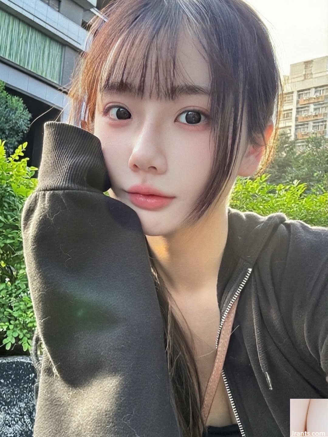 Cô nàng đáng yêu “Phoebe” có gương mặt sáng, quyến rũ và toàn thân không chê vào đâu được (10P) - Ảnh 3