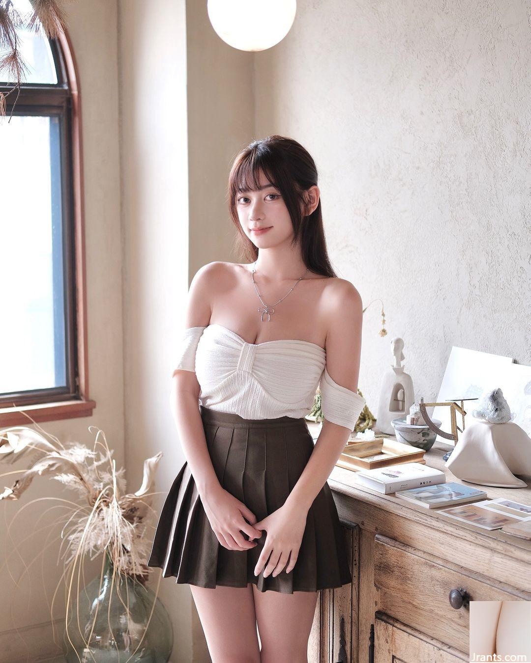 Cô gái xinh đẹp chất lượng hàng đầu “Yihan” có hai túi thịt lớn trên ngực khiến mọi người khó thở (10p) - Ảnh 2