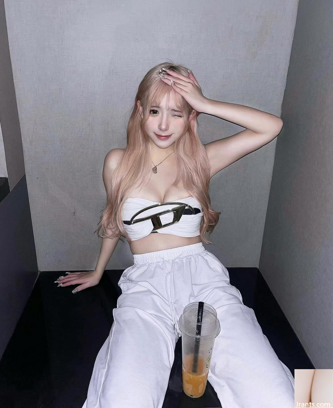 Hot girl gợi cảm “Baicai” khoe thân hình quyến rũ không chút xấu hổ (10P)