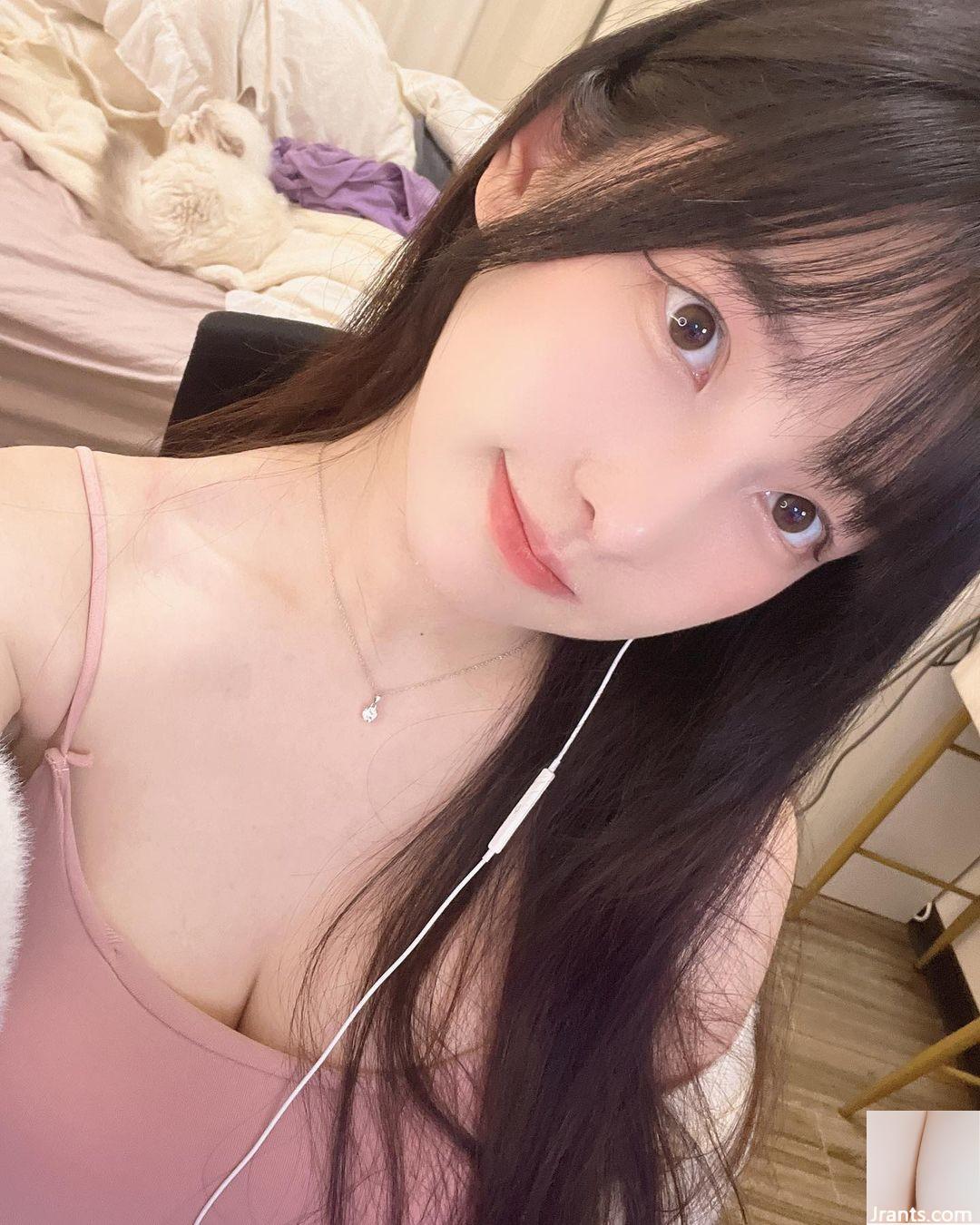 Nụ cười thật quyến rũ “Yili” và bộ ngực xinh đẹp đang ngắm mắt (10p) - Ảnh 3