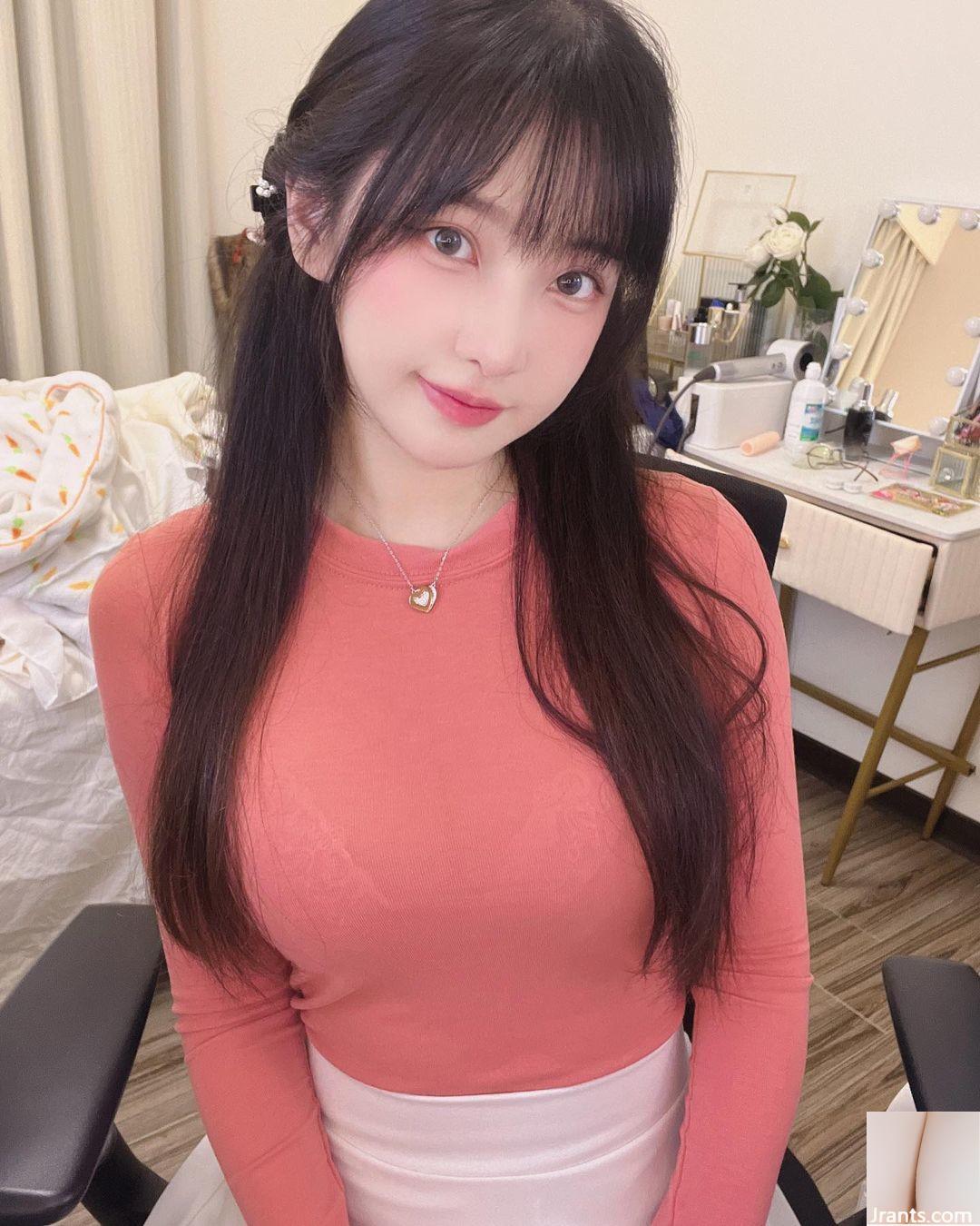 Nụ cười thật quyến rũ “Yili” và bộ ngực xinh đẹp đang ngắm mắt (10p) - Ảnh 5