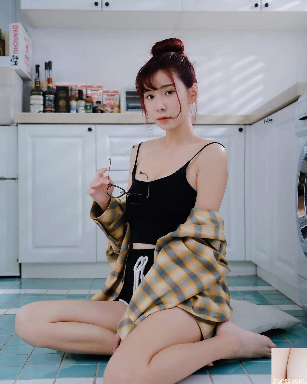 Một khuôn mặt đẹp trai không mệt mỏi khi nhìn vào nó. “Sutin?