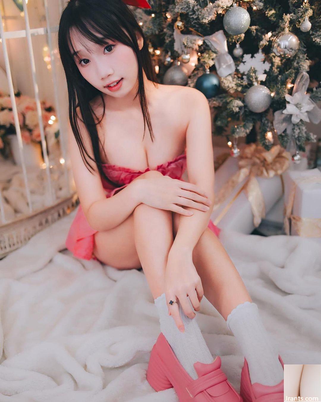 Cô gái vú ngọt ngào “Cai Caier” Hình tròn và đầy đặn với vòng eo gợi cảm (10p) - Ảnh 4