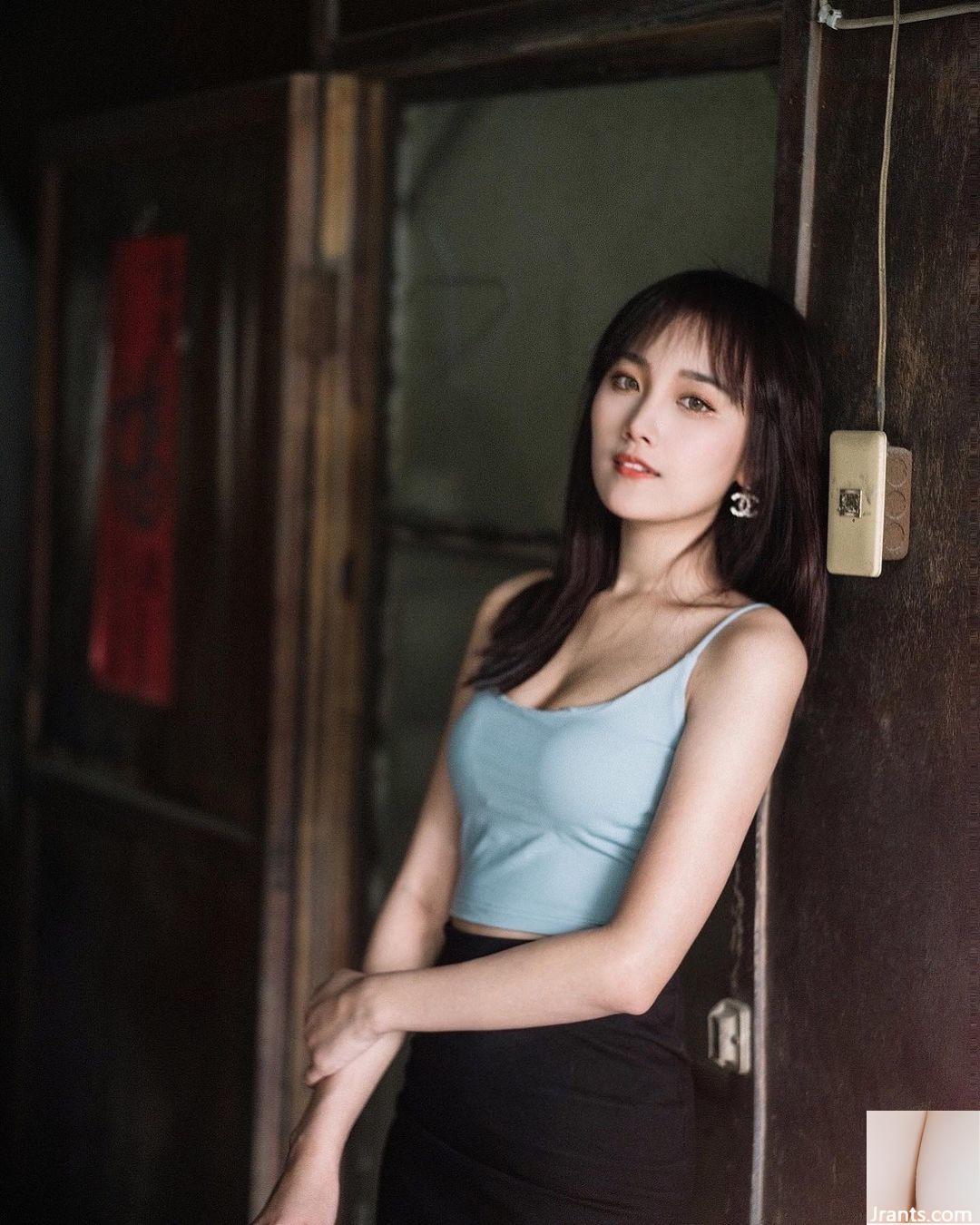 Tính khí “tuyết” của cô gái xinh đẹp là nhỏ và tươi, và đôi chân xinh đẹp chất lượng hàng đầu của cô ấy siêu trắng và dịu dàng (10p) - Ảnh 3