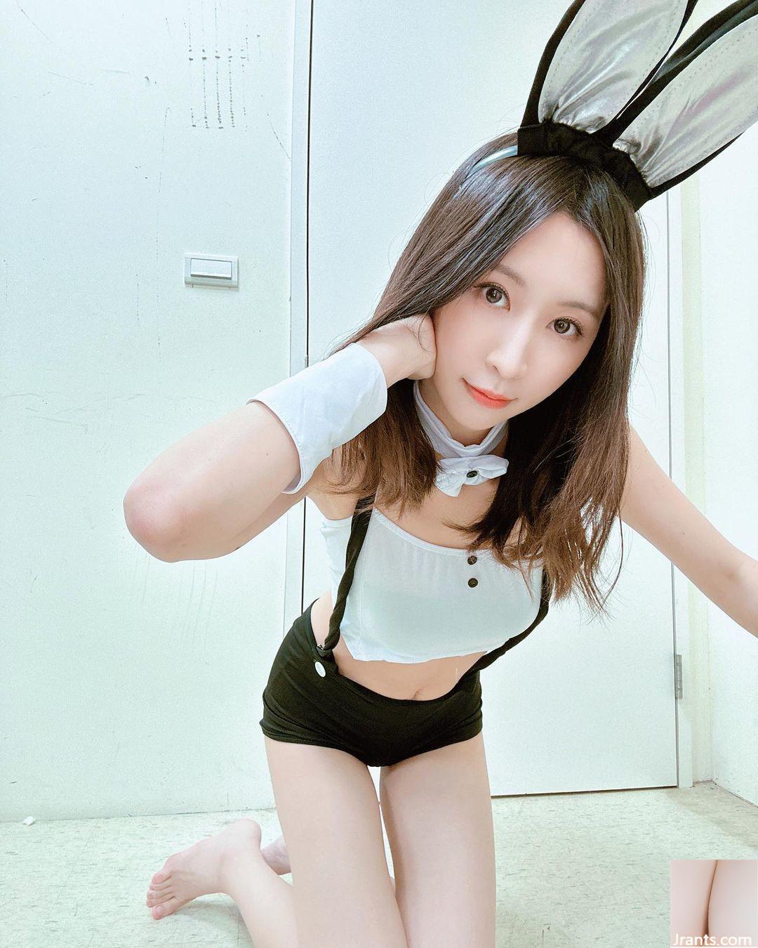 Cô gái xinh đẹp “Ashely Yueyue” cho thấy hình dáng cong gợi cảm của cô ấy và rất duyên dáng (10p) - Ảnh 7