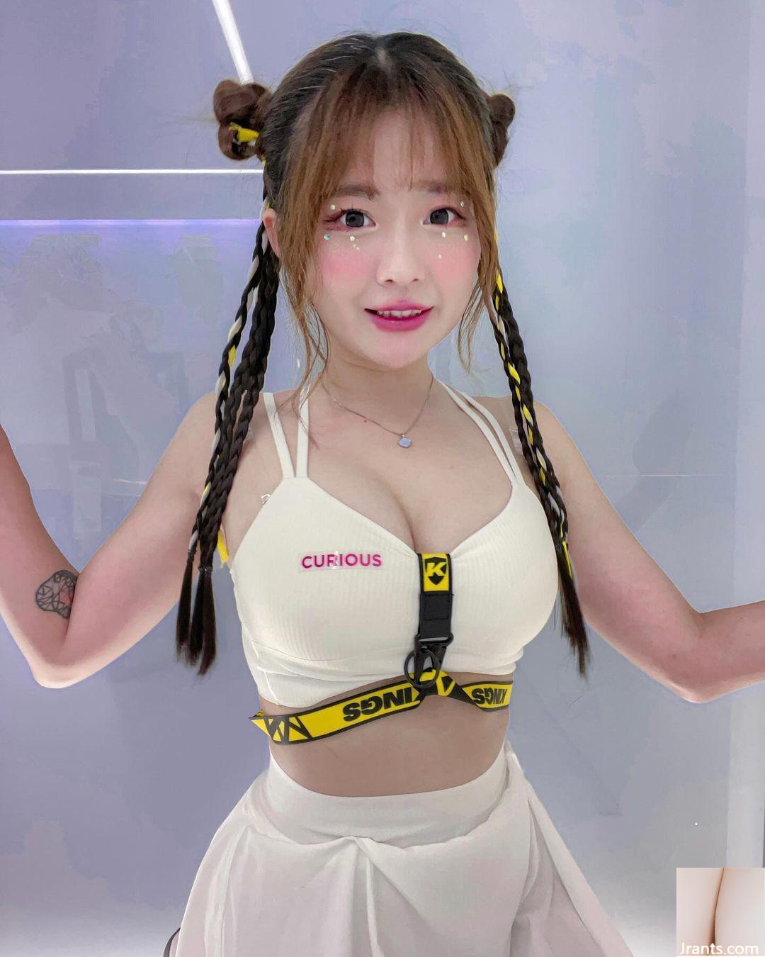 Cô gái xinh đẹp “Sunny Tinging” cho thấy cơ thể màu trắng và dịu dàng của cô trước vũ khí của cô (10p) - Ảnh 4