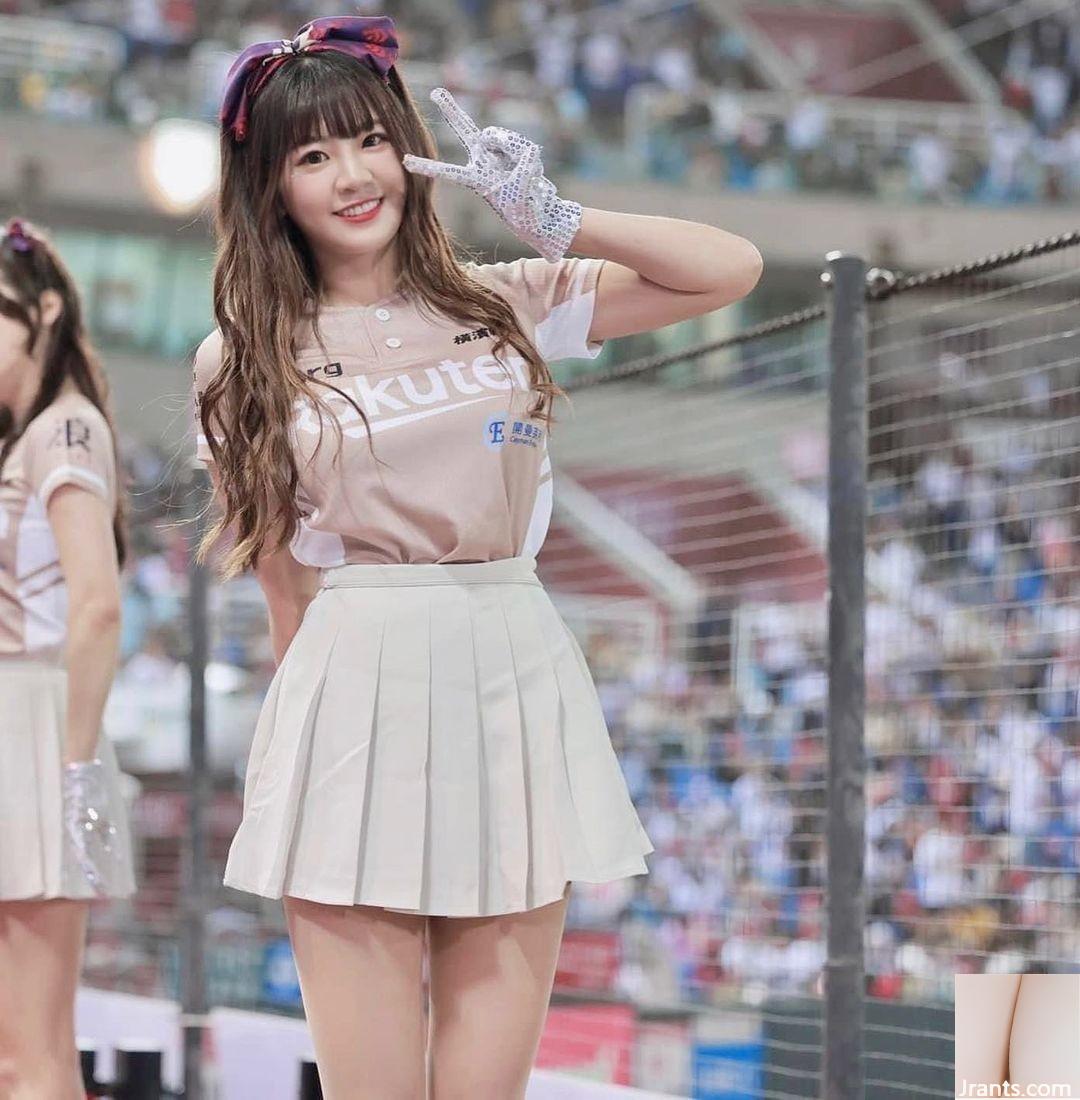 Super Deep Cleavage “Xiong Ni” có khuôn mặt vô hại nhưng một con số rất hấp dẫn (10p)