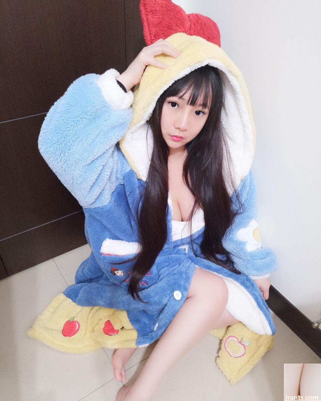 Cô gái dễ thương “Xu Ganzai” khoe bộ ngực trắng và dịu dàng thật quyến rũ! (9p) - Ảnh 4