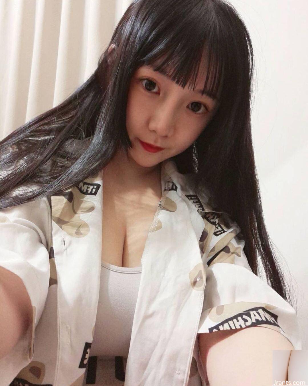 Cô gái dễ thương “Xu Ganzai” khoe bộ ngực trắng và dịu dàng thật quyến rũ! (9p) - Ảnh 8