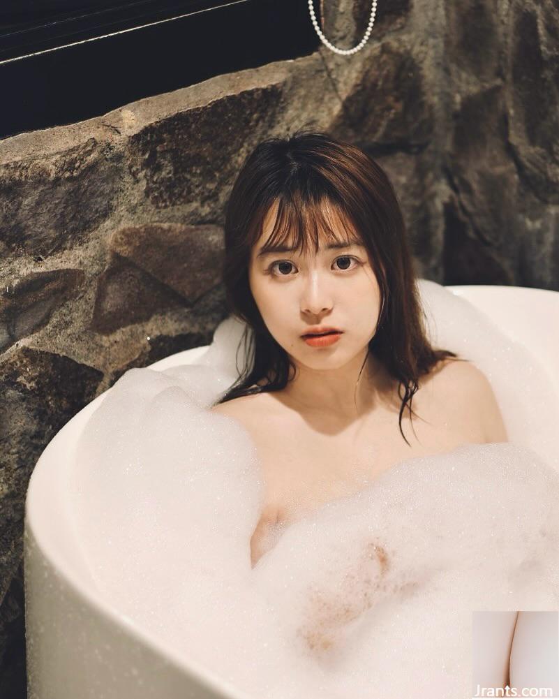 Cô gái ngực lớn có kích thước công bằng “Yannn” có một lượng ngực đáng ngạc nhiên, khiến bộ ngực xinh đẹp của cô không thể chịu đựng được (10p) - Ảnh 5