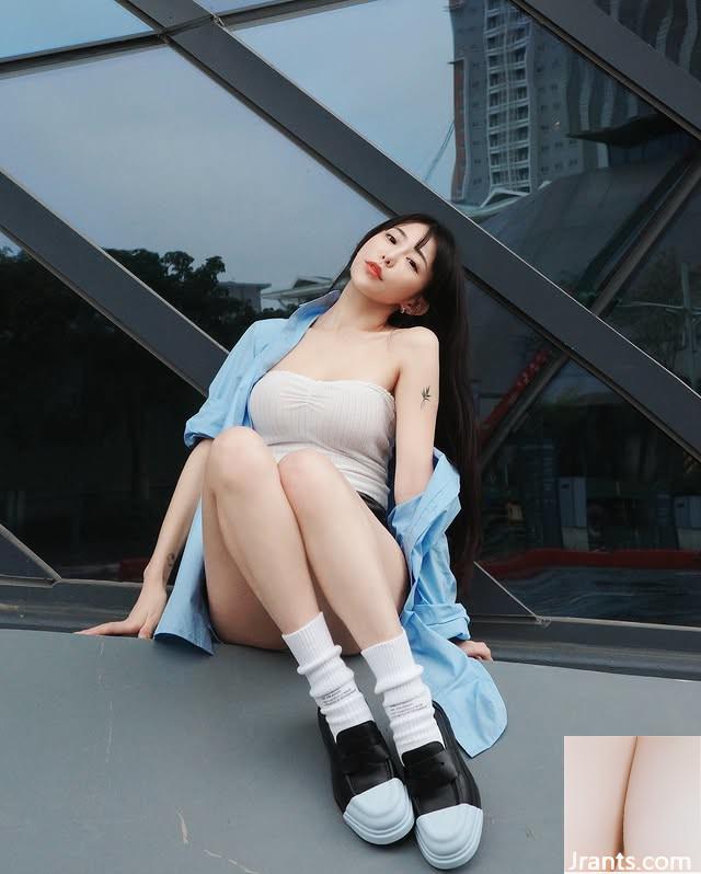 Nữ thần cổ vũ “Zi Zi Dong Zining” cho thấy tỷ lệ hoàn hảo của bộ ngực dịu dàng trắng tuyết rơi ra (10p) - Ảnh 2