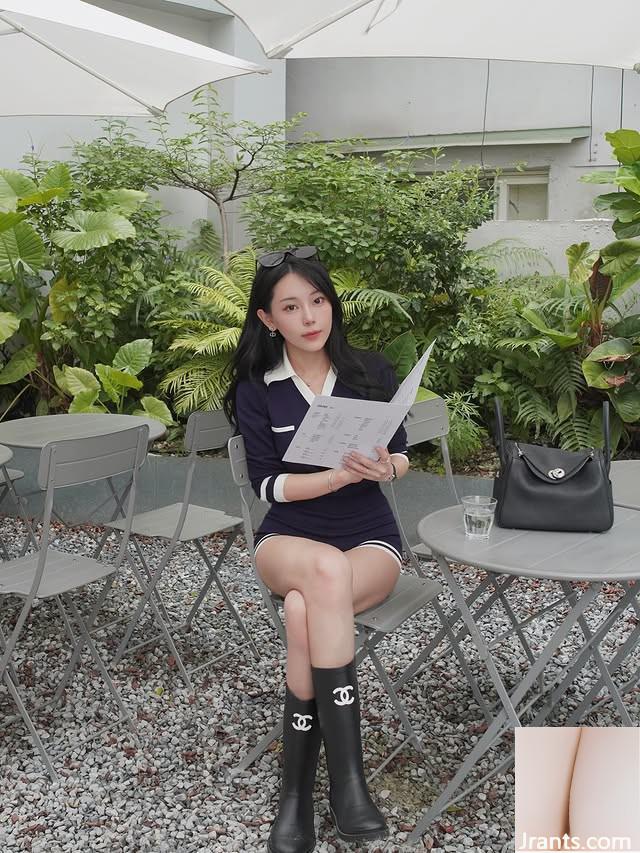 Giáo viên xinh đẹp “Kelly” có khuôn mặt tinh tế và một nhân vật đầy đặn để thu hút sự chú ý (11p)