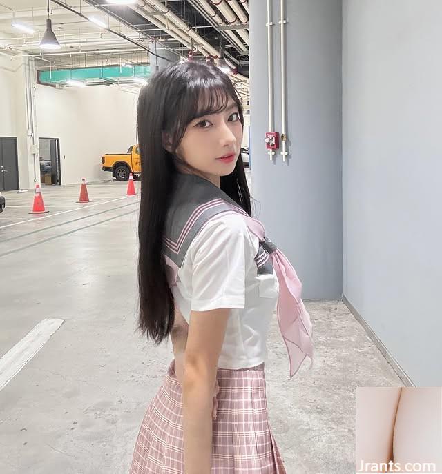 Cô gái xinh đẹp với đôi mắt điện toát ra một bầu không khí đẹp và gợi cảm và nóng bỏng khắp cơ thể (11p) - Ảnh 11