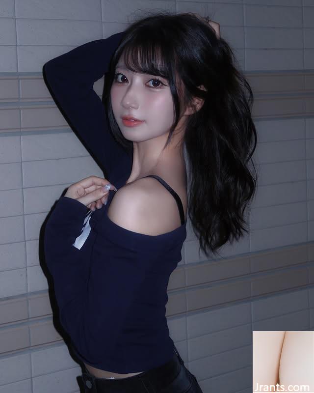 Cô gái xinh đẹp với đôi mắt điện toát ra một bầu không khí đẹp và gợi cảm và nóng bỏng khắp cơ thể (11p) - Ảnh 2