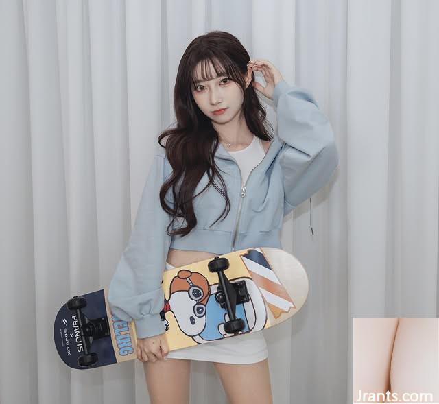 Cô gái xinh đẹp với đôi mắt điện toát ra một bầu không khí đẹp và gợi cảm và nóng bỏng khắp cơ thể (11p) - Ảnh 4