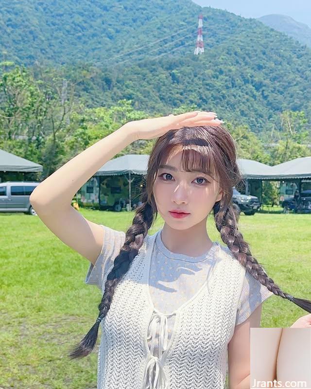 Cô gái xinh đẹp với đôi mắt điện toát ra một bầu không khí đẹp và gợi cảm và nóng bỏng khắp cơ thể (11p) - Ảnh 6