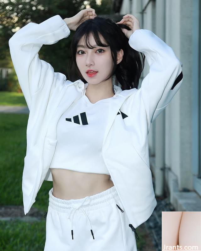 Cô gái xinh đẹp với đôi mắt điện toát ra một bầu không khí đẹp và gợi cảm và nóng bỏng khắp cơ thể (11p) - Ảnh 9