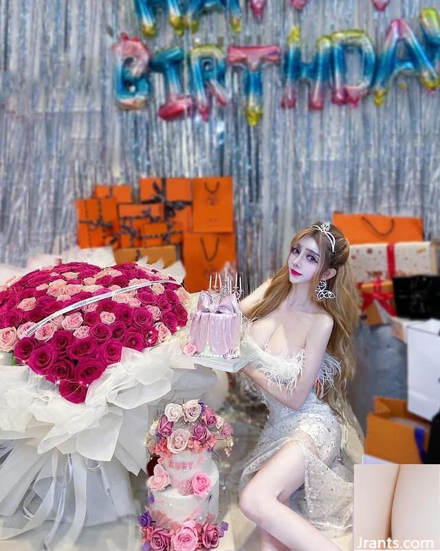 Đèn pha siêu lớn rất oi bức. Đôi mắt của “Liu Lubi” trôi dạt (10p) - Ảnh 2