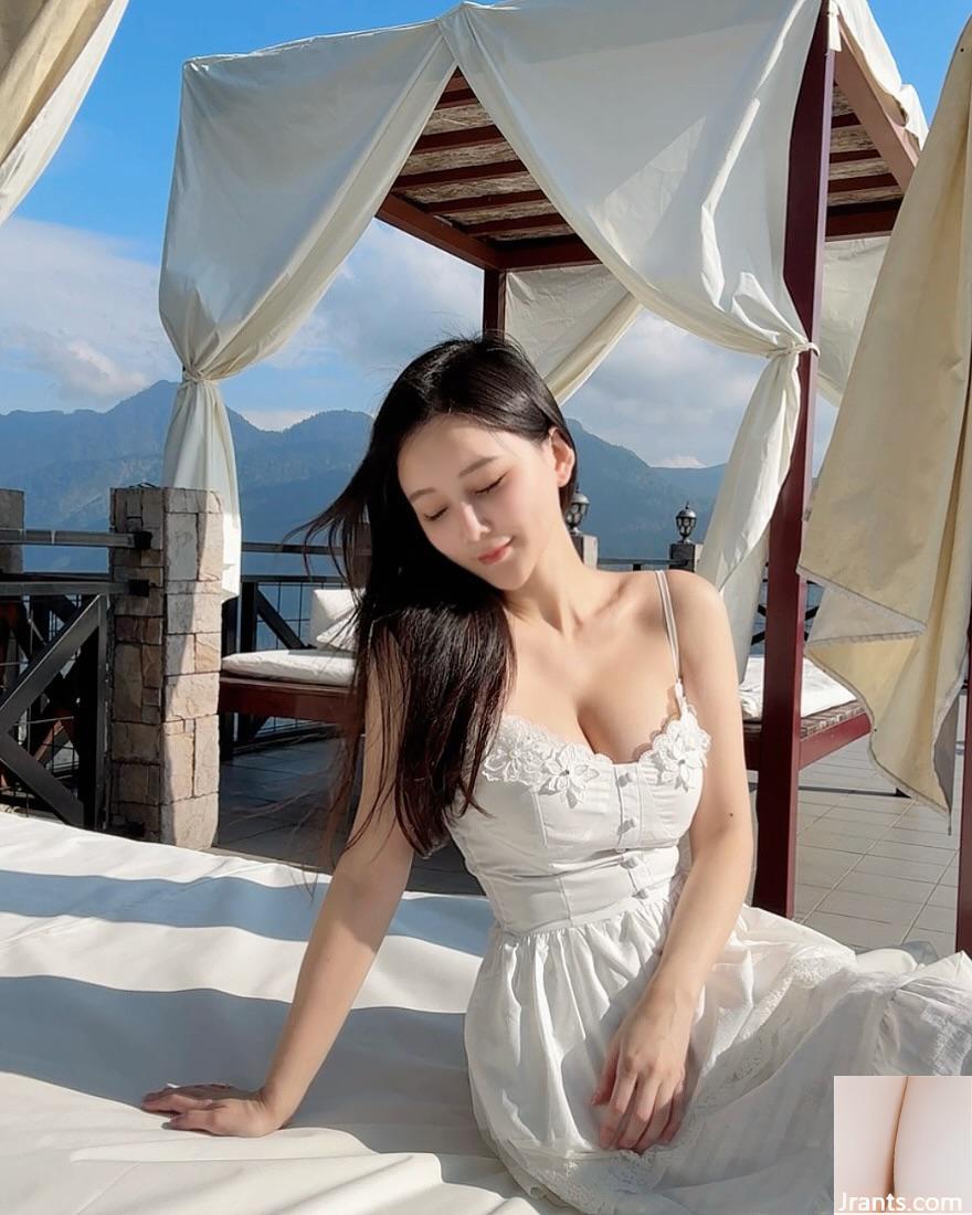 “Fiki” Smile Curve trên ngực chinh phục bạn (10p) - Ảnh 2