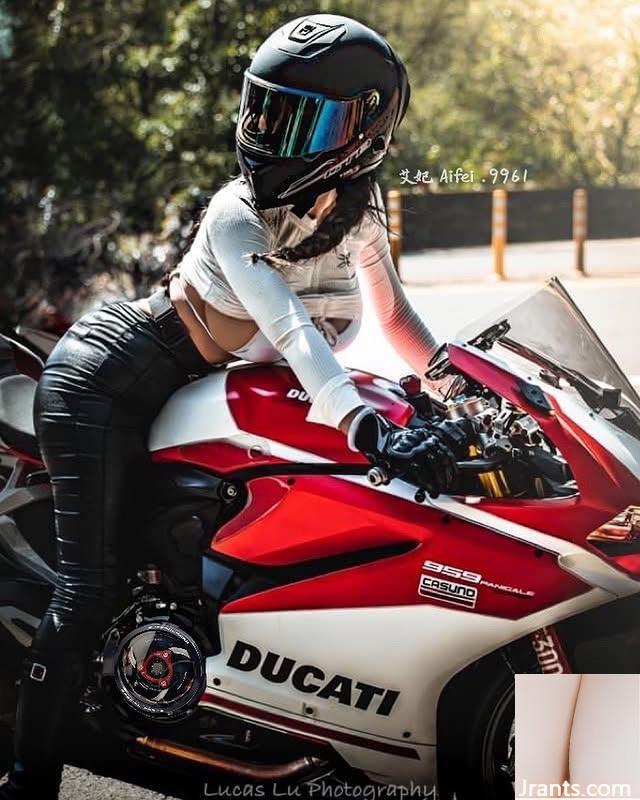 Phù thủy nhỏ “Nữ AI” được phơi bày với bộ ngực dữ dội và xinh đẹp (10p)