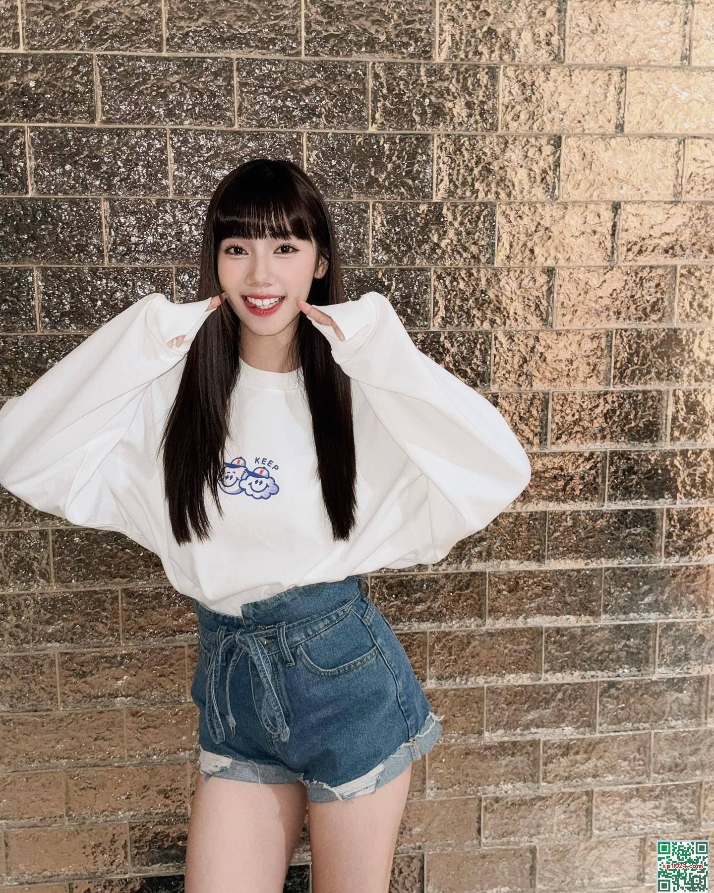 “Abby_lin Xialei” Tính khí giống như nữ hoàng với eo và ngực mỏng (34p)