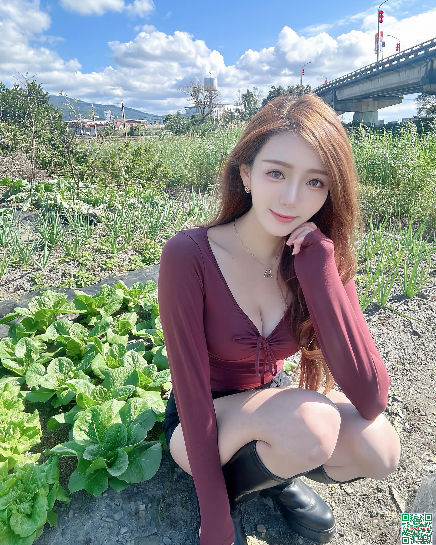 “Một lòng đỏ trứng nhỏ” rãnh sâu trắng tuyết là siêu hấp dẫn (20p)