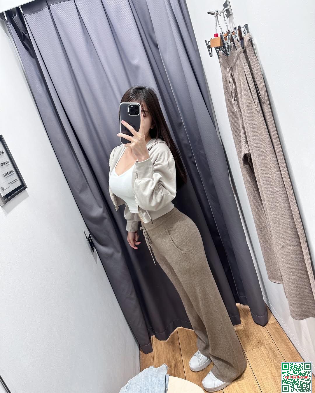 “_” Bộ ngực cắt thấp thực sự hoàn hảo (21p) - Ảnh 12