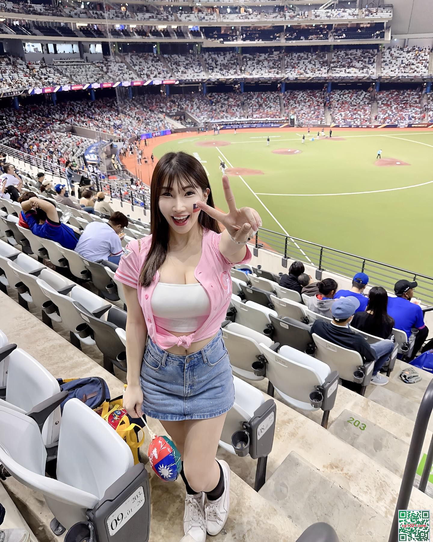 “_” Bộ ngực cắt thấp thực sự hoàn hảo (21p) - Ảnh 4