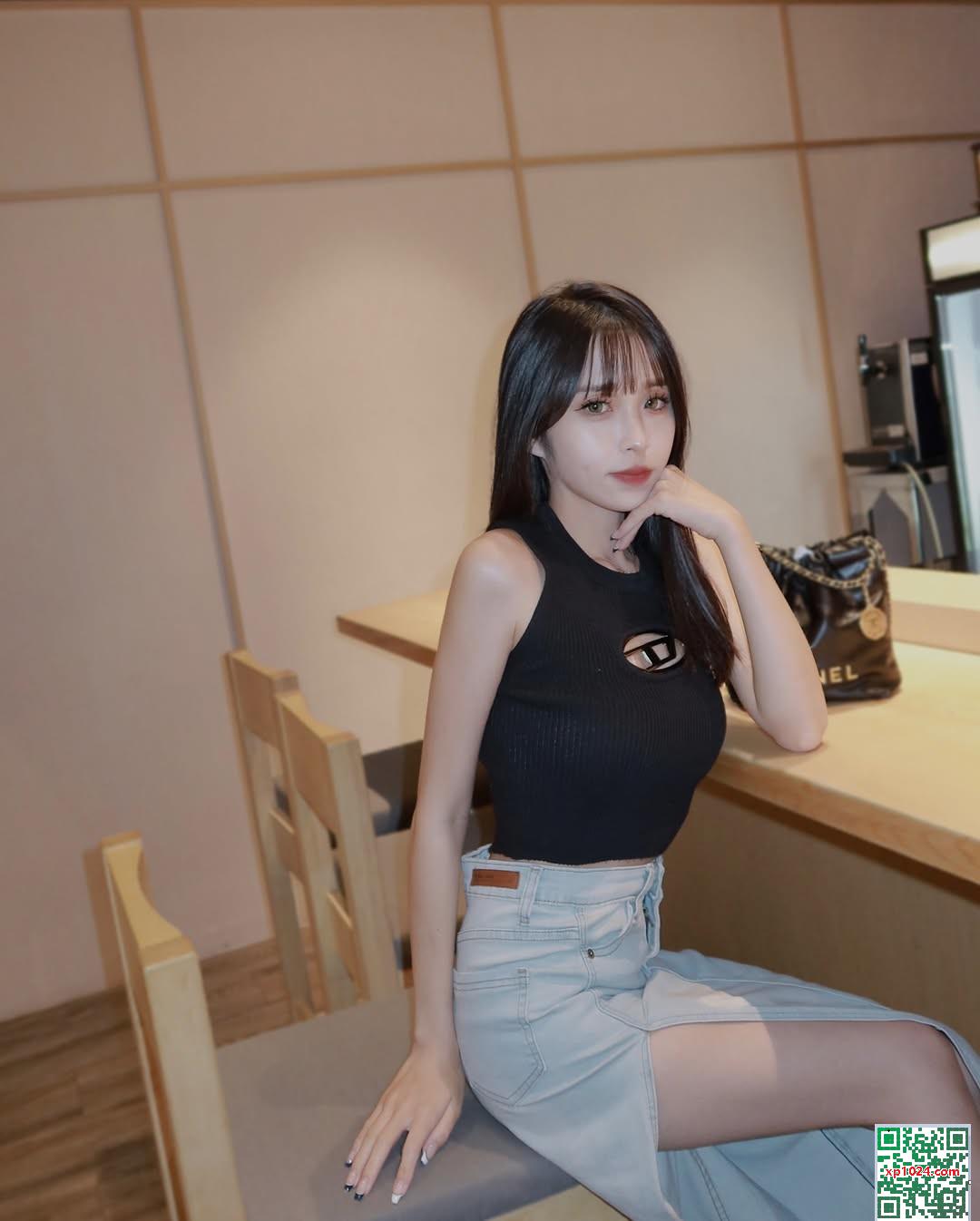 “Li Xin” Bộ ngực đầy đủ và đẹp không thể che giấu đôi chân quyến rũ của họ (25p)