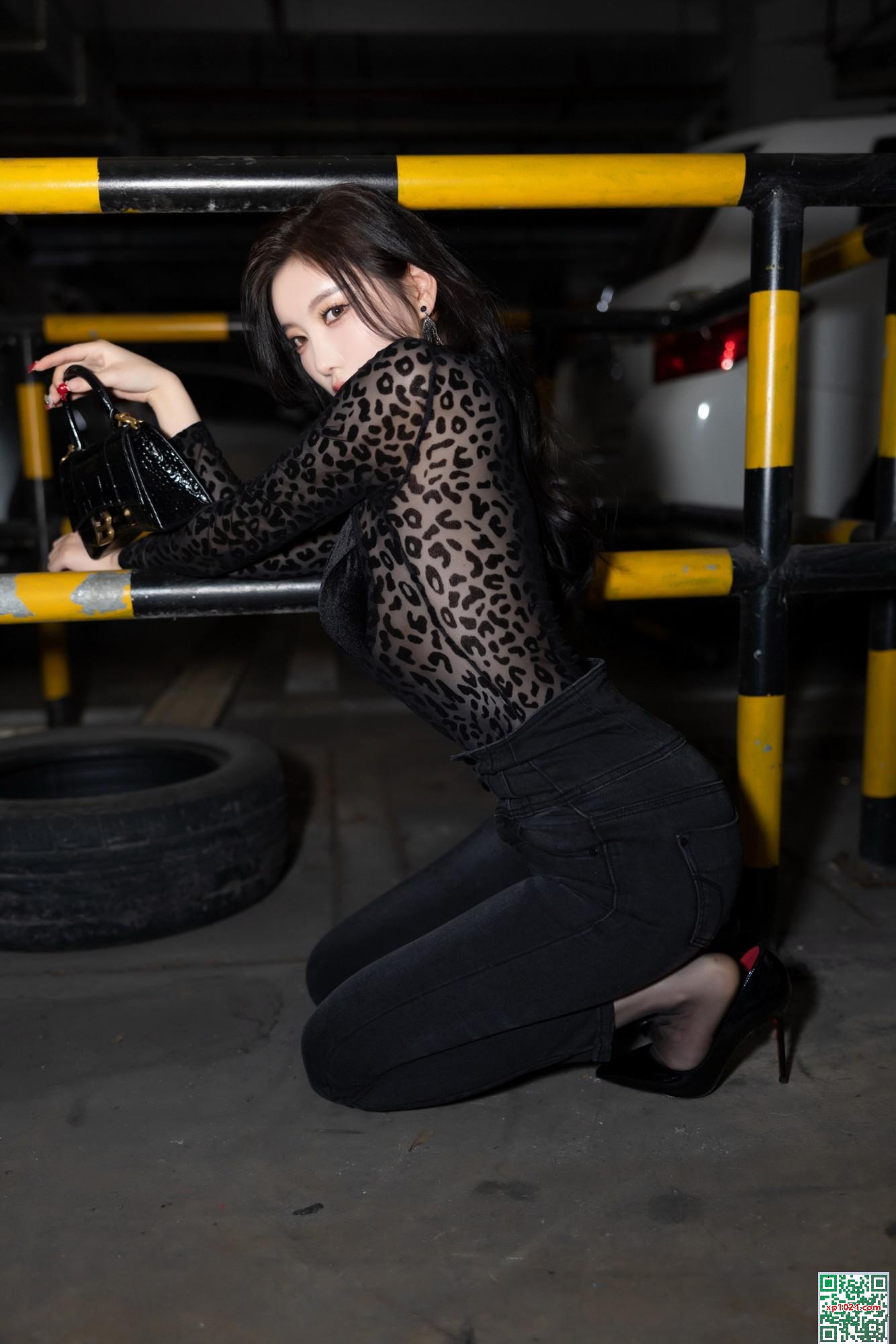 Yang Chenchen – Quần jean đen (100p) - Ảnh 17