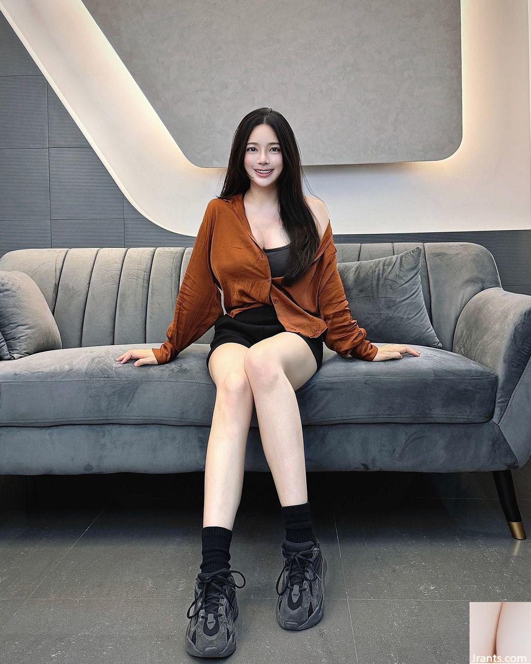 “Huo Xuan_iris_huo” Cô gái siêu dễ thương với những vết cắt thấp và chương trình lớn của dòng sự nghiệp của cô ấy (23p) - Ảnh 16