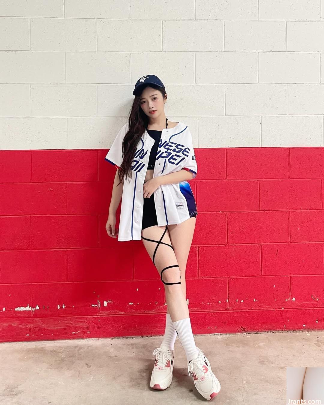 “Ququ” thể hiện cơ thể của quỷ, tỷ lệ đẹp và bắt mắt (14p) - Ảnh 3