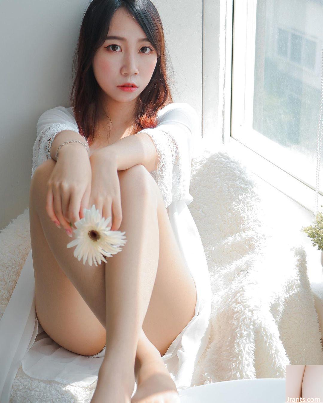 Mô hình ngựa nhỏ “Joyce” đồ lót tiếp xúc với vú (23p) - Ảnh 18