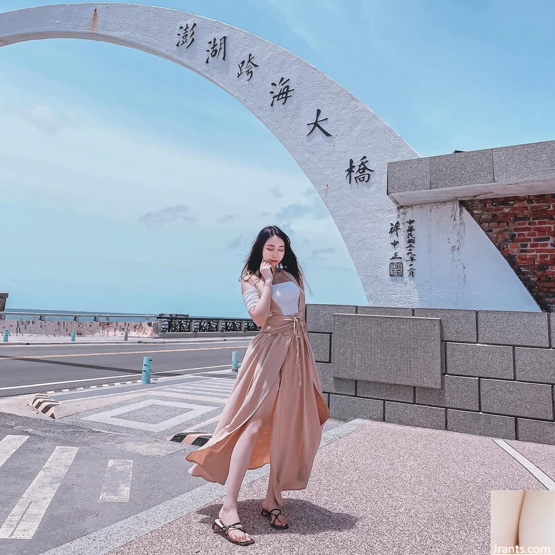 Mô hình ngựa nhỏ “Joyce” đồ lót tiếp xúc với vú (23p) - Ảnh 19