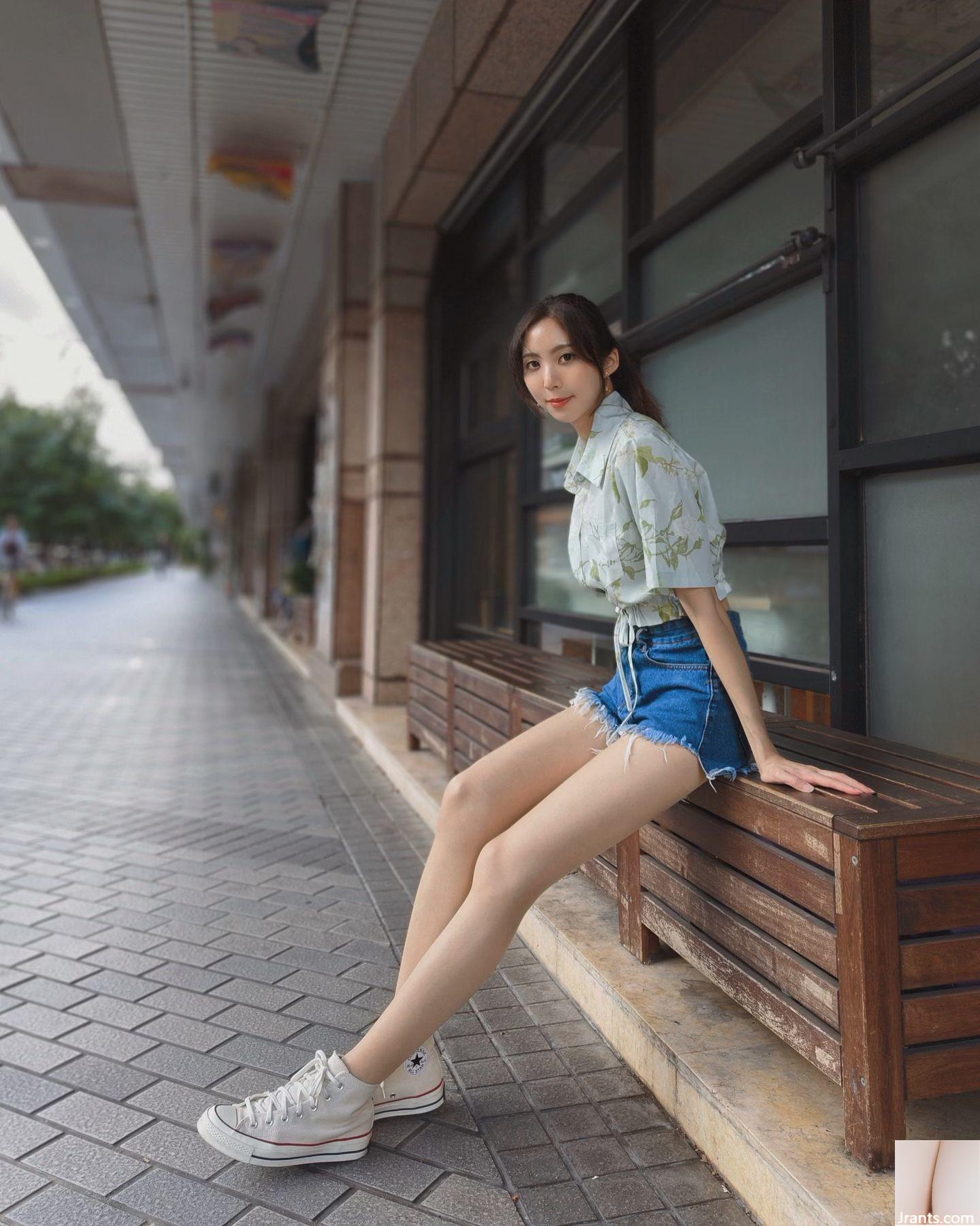 “Chris” những đường cong lõm ngọt ngào và gợi cảm khiến mọi người muốn yêu nhau (22p)