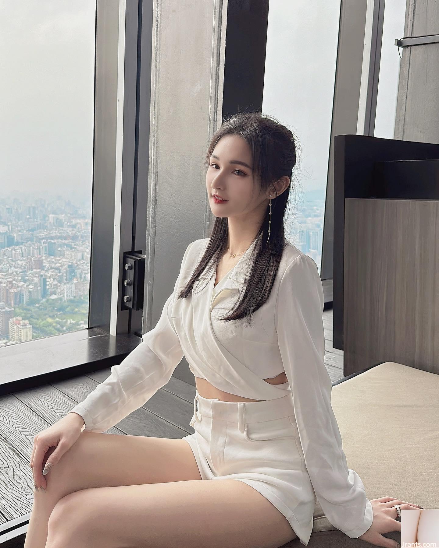 “Qrra_qua” đã vô cùng xúc động từ cái nhìn đầu tiên và ngày càng tức giận hơn (20p)