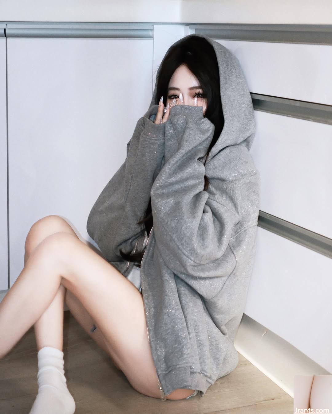 Da trắng tuyết cho thấy sự hấp dẫn và gợi cảm “dễ thương” toàn bộ vẻ ngoài gợi cảm (20p)