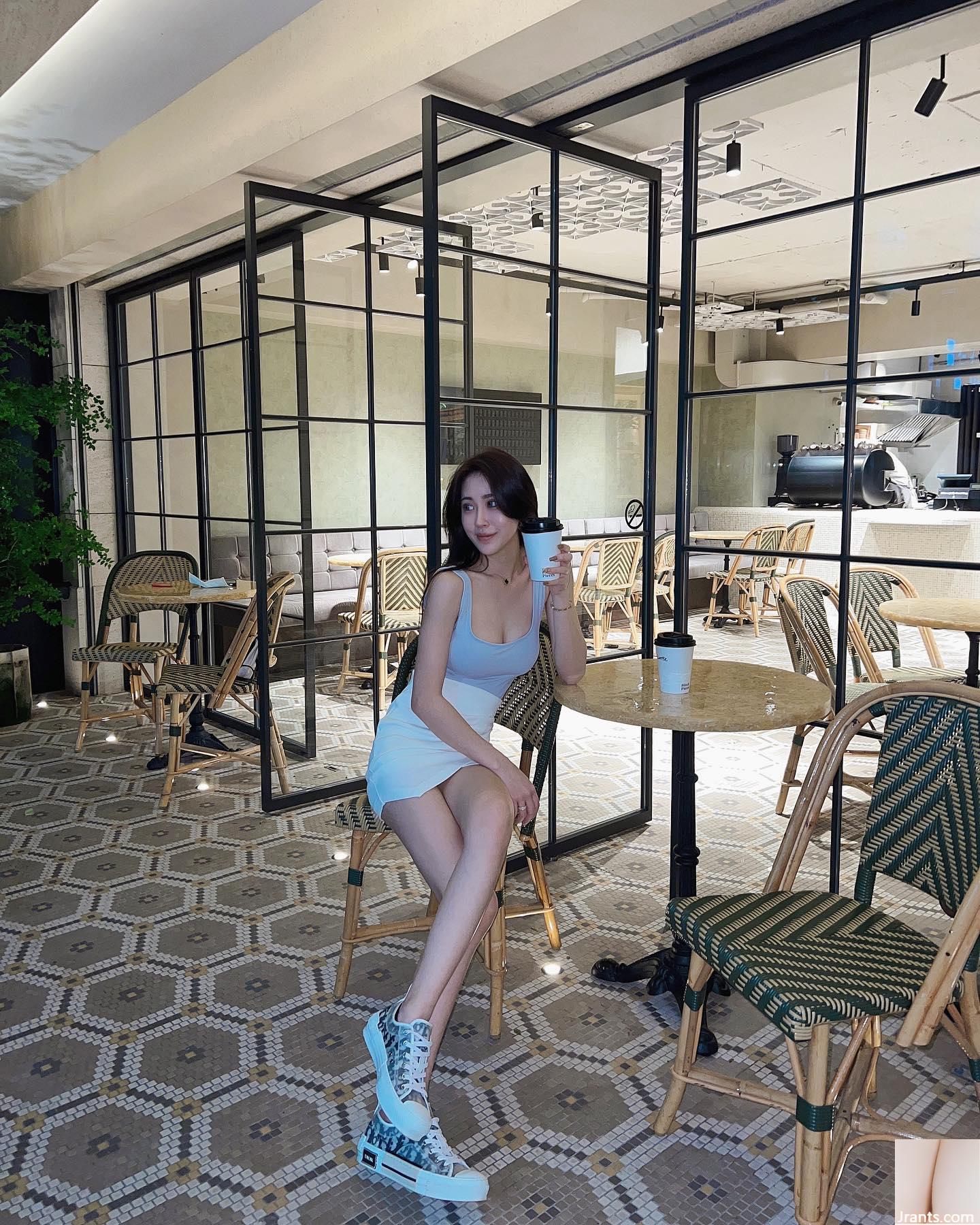 Người hâm mộ hét lên vì phạm lỗi “Yun” ngực cắt thấp thực sự hoàn hảo (18p) - Ảnh 2