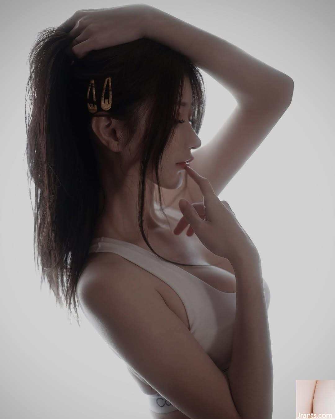 “Anh Rong” sắp ra mắt, bộ ngực đầy đặn và đẹp không thể che giấu đôi chân quyến rũ của họ (24p) - Ảnh 8